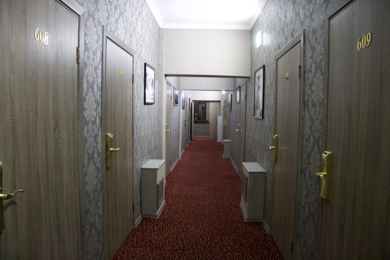 ホテル Deluxe Plaza アルマトイ エクステリア 写真